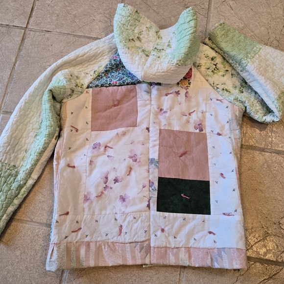 Upcycled Quilt Blanket Hoodie S-M handmade patch Dont Throw It Out - Picture 4 of 5